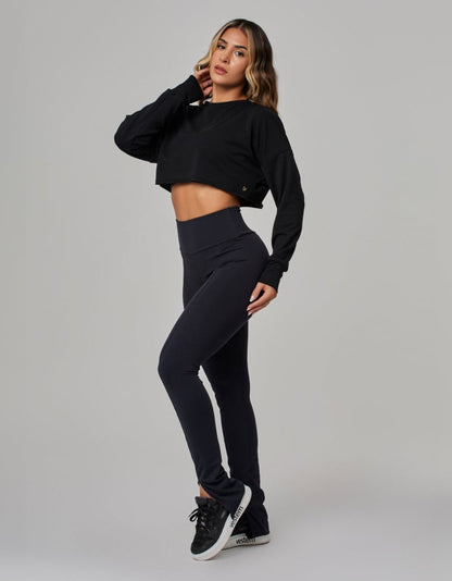 Cropped Long Sleeve Sweatshirt – Black